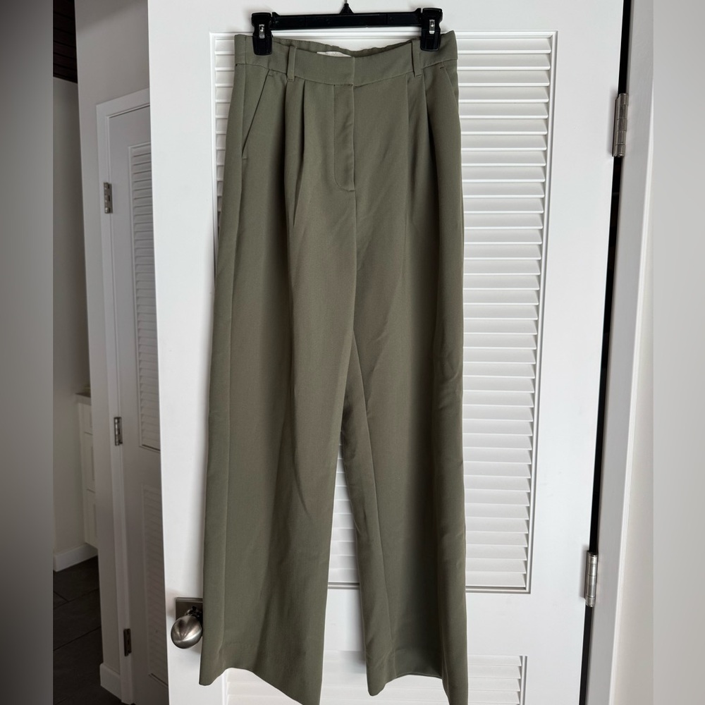 ABERCROMBIE Sloane Wide Leg Pant in Olive Green